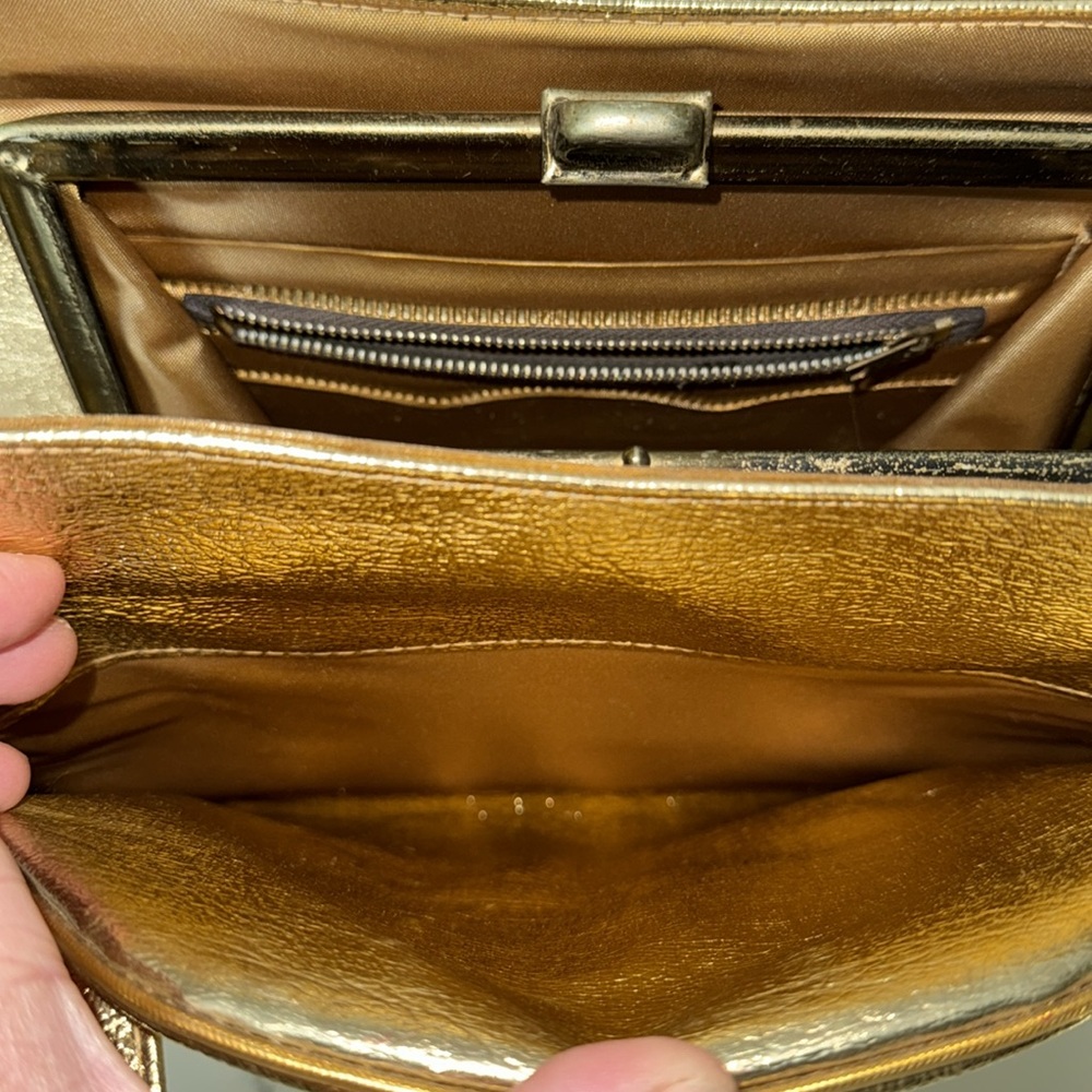 GOLD VINTAGE LOOK PURSE - Picture 5 of 9